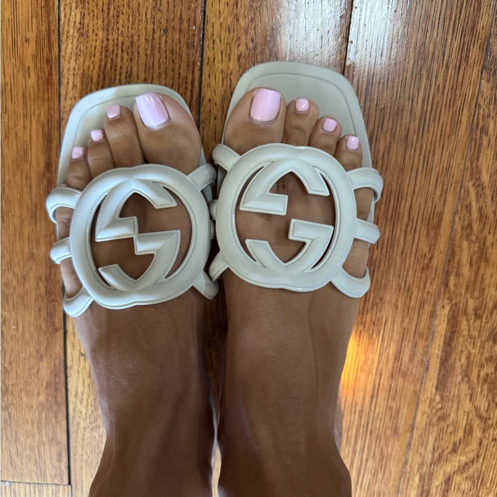 Gucci Women's Cream Logo Slide Sandals - Picture 6 of 8